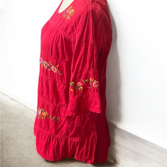 Red Smocked Embellished Blouse Made of 100% Cotton - Picture 2 of 7